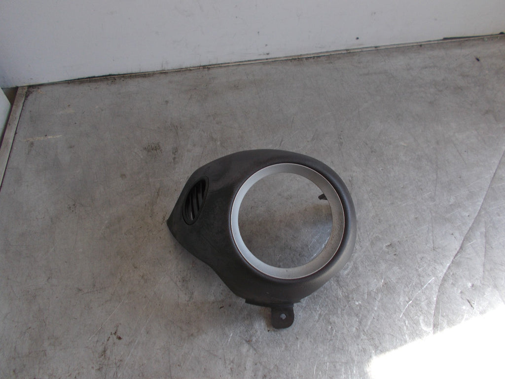 MINI COOPER ONE 2007 OS/ DRIVER SIDE AIR OUTLET PANEL TRIM SILVER 24105309