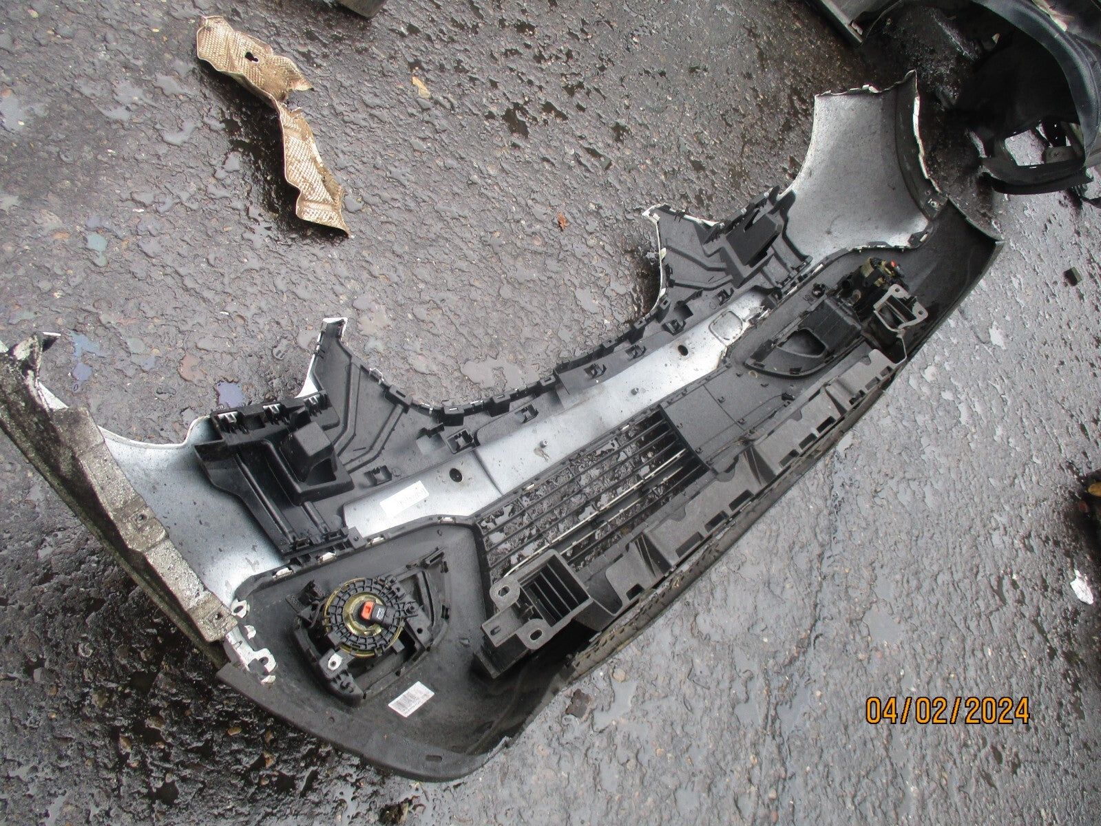 VAUXHALL CROSSLAND X 2018 FRONT BUMPER FOG LIGHT WHITE DAMAGED