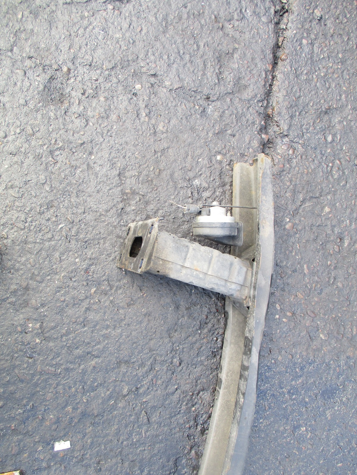 2005 BMW 3 SERIES E90 FRONT BUMPER REINFORCING CRASH BAR 51117146645
