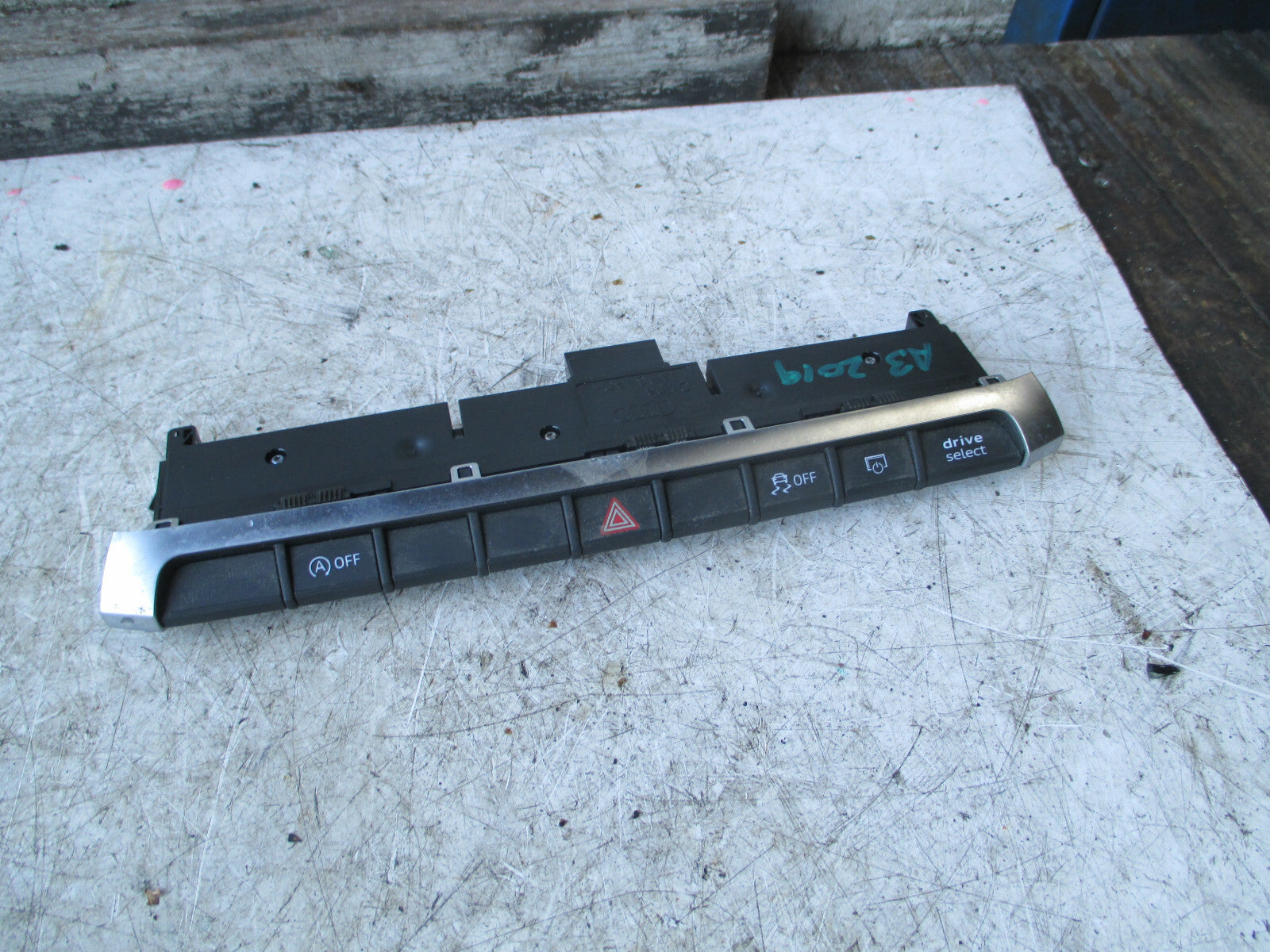 AUDI A3 2019 HAZARD SWITCH TRACTION CONTROL SWITCH UNIT 8V0925301NQ