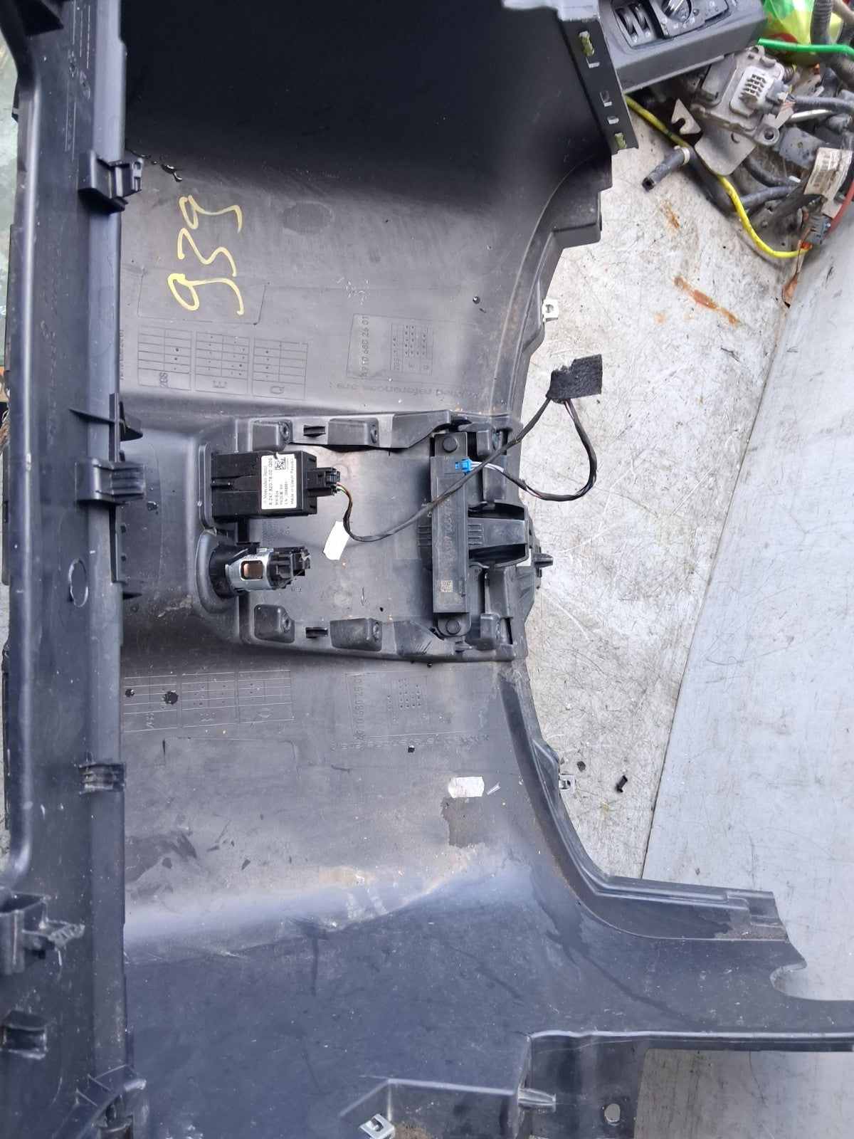 2023 MERCEDES BENZ SPRINTER W907 DASH TRIM & USB PORT A2478207802