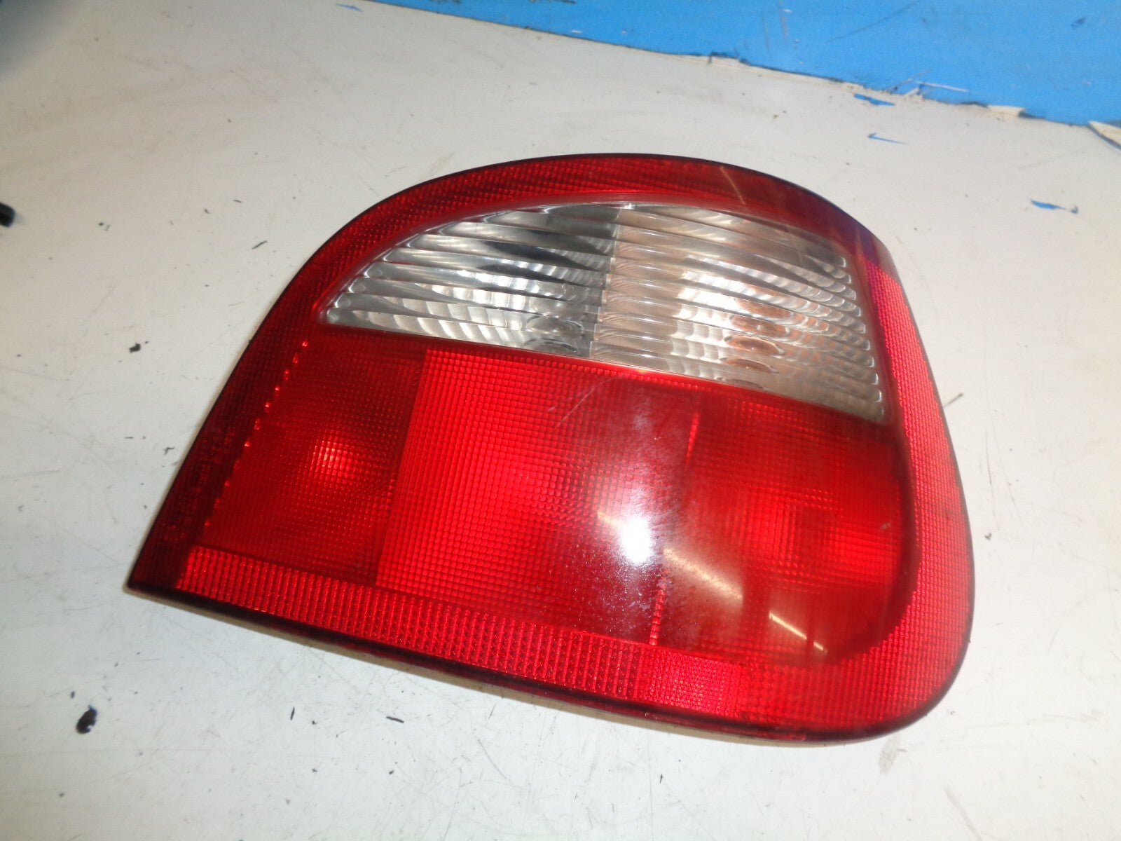 RENAULT MEGANE MK1 2002 OS DRIVER SIDE TAIL LIGHT LAMP 7700428321