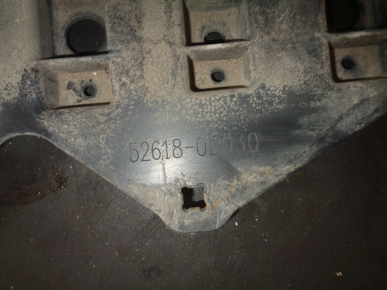 TOYOTA YARIS MK3 2013 FRONT BUMPER UNDER TRAY 52618D030