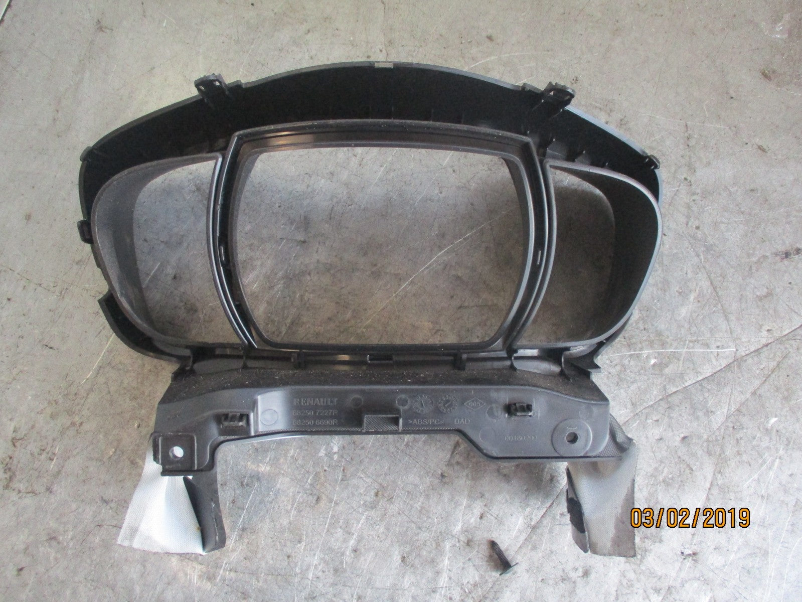 RENAULT KADJAR 2016 SPEEDO SURROUND TRIM PANEL 682507227R