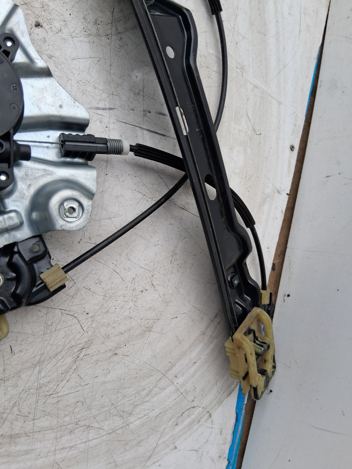 2013 VAUXHALL ASTRA J NSF PASSENGER FRONT LEFT WINDOW MOTOR REGULATOR 966435103