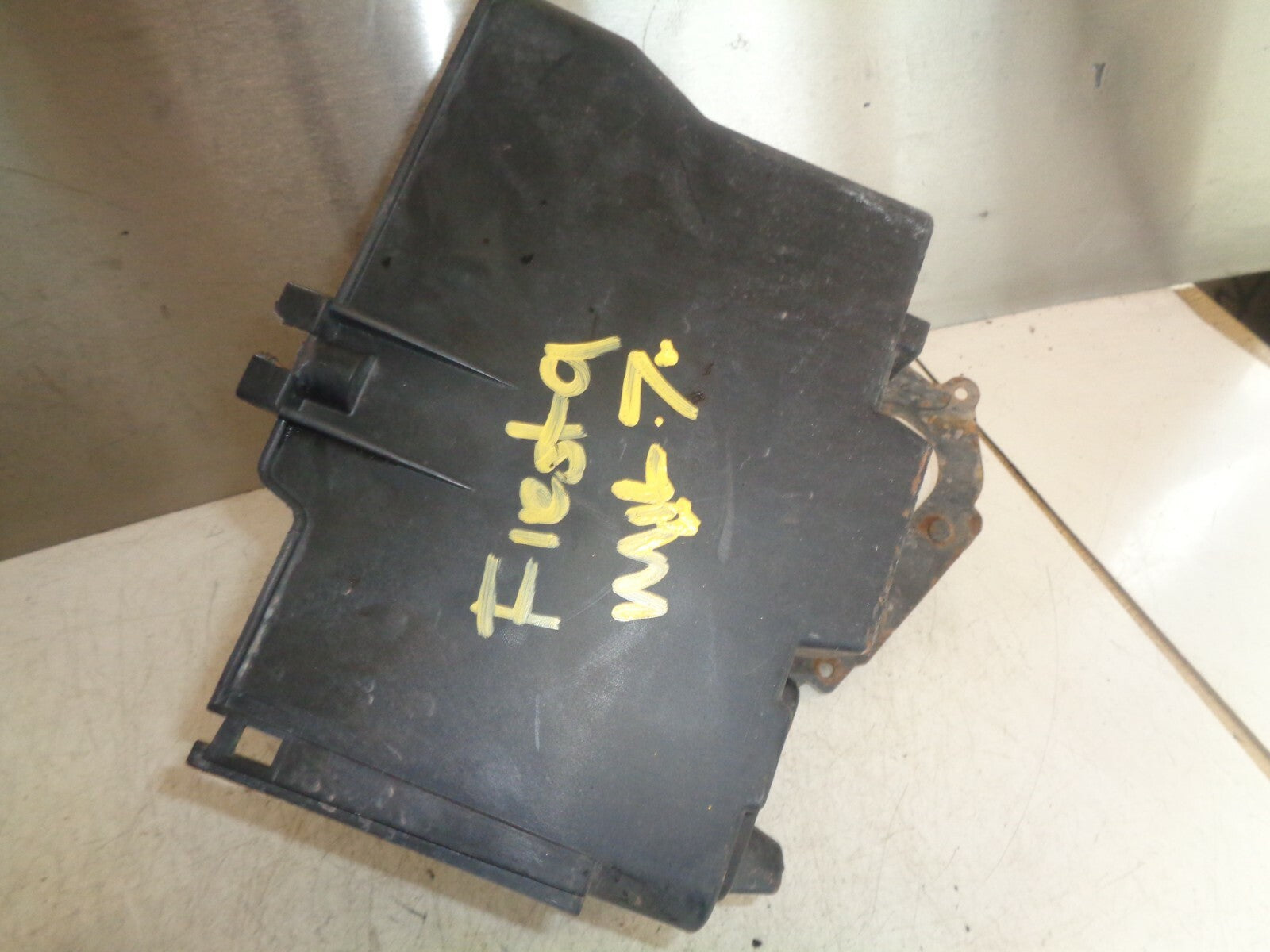 FORD FIESTA MK7 2012 PETROL BATTERY TRAY