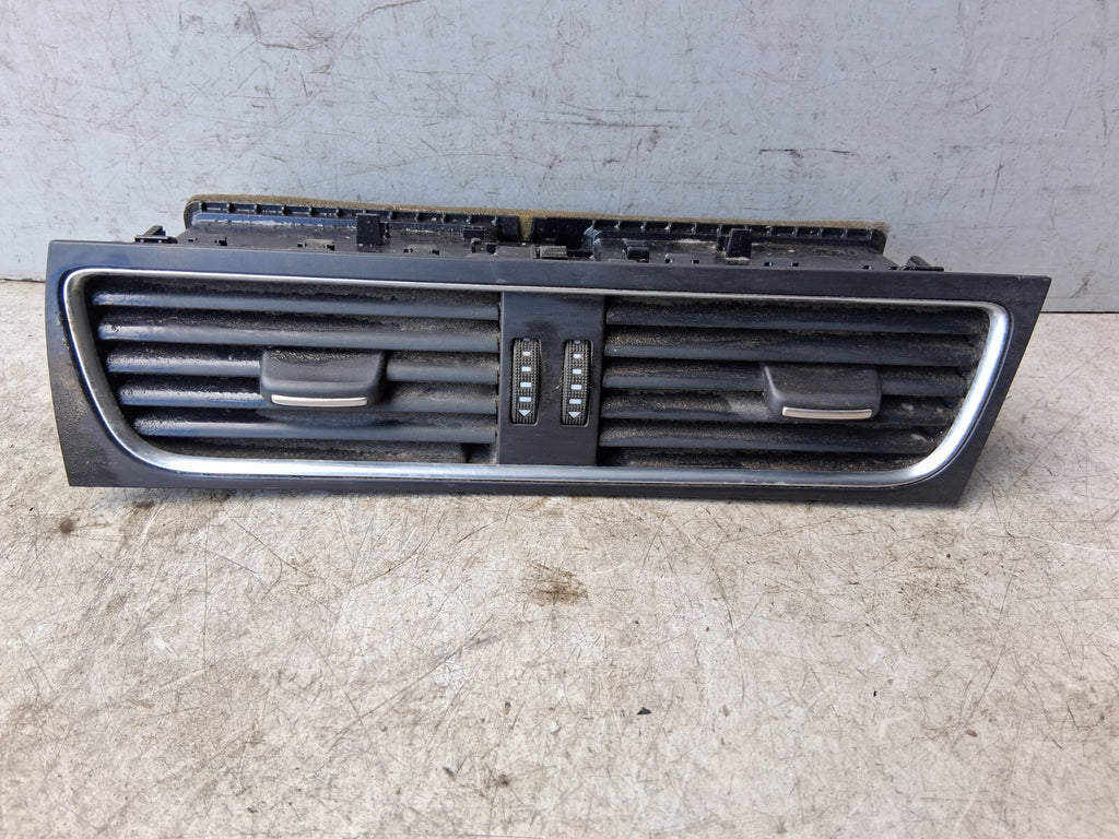 2011 AUDI A4 CENTRE DASHBOARD FRONT AIRVENT 8T2820951B