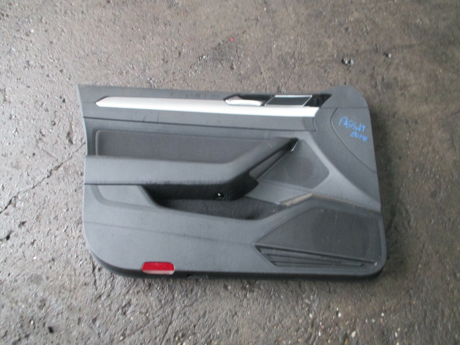 VOLKSWAGEN PASSAT B8 NSF FRONT PASSENGER SIDE DOOR CARD 3G2867011