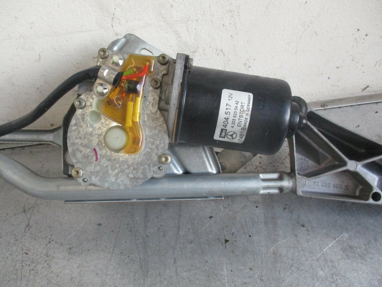 MERCEDES C CLASS W203 FRONT WINDSCREEN WIPER MOTOR LINKAGE MECHANISM A2038200442