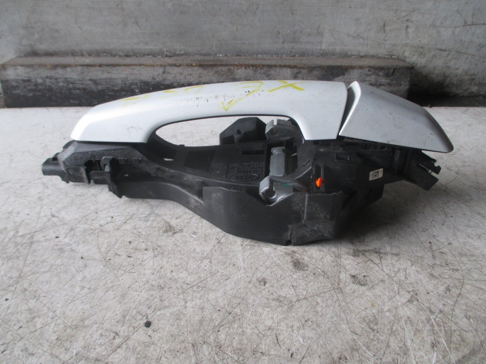 JAGUAR XE 2016 OSR DRIVER SIDE REAR DOOR HANDLE WHITE DK62224A00AA