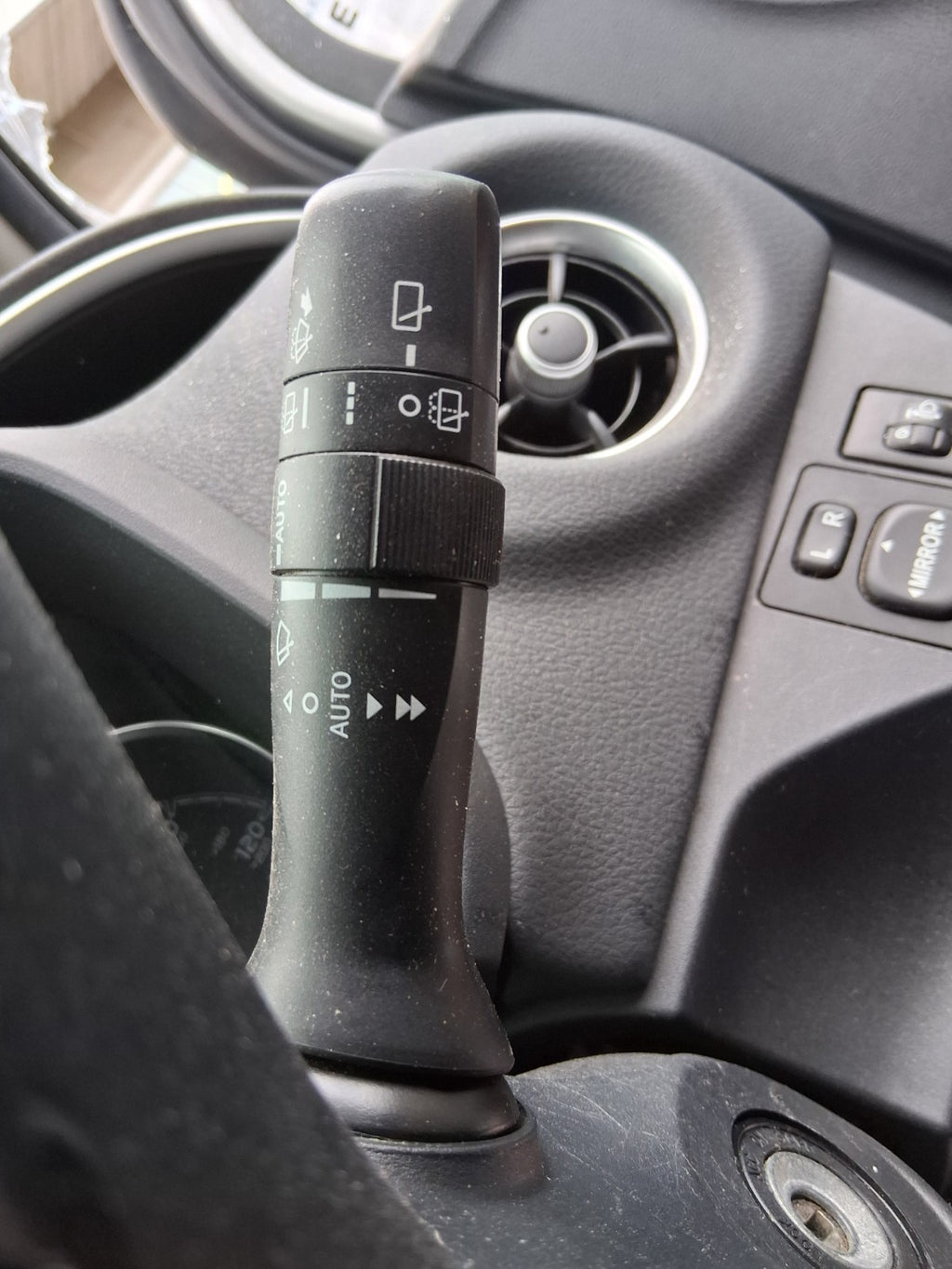 TOYOTA YARIS MK3 2019 WIPER INDICATOR STALK SWITCH SQUIB