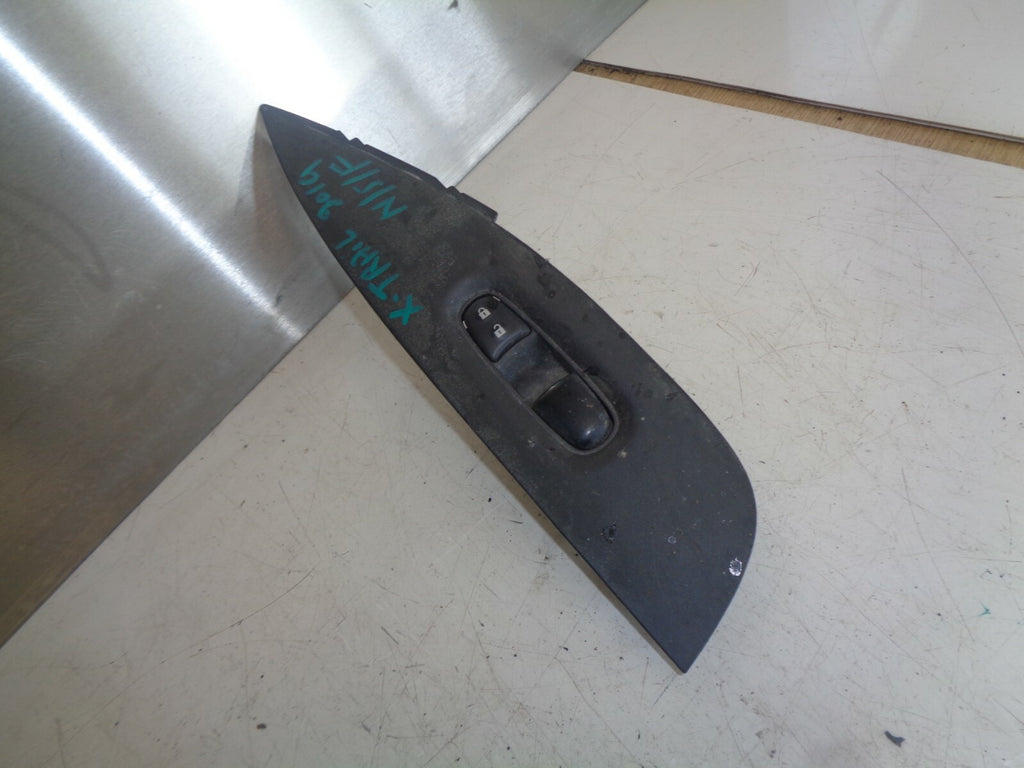 NISSAN XTRAIL MK3 FACELIFT 2019 NS PASSENGER SIDE FRONT WINDOW SWITCH 809614CE1A
