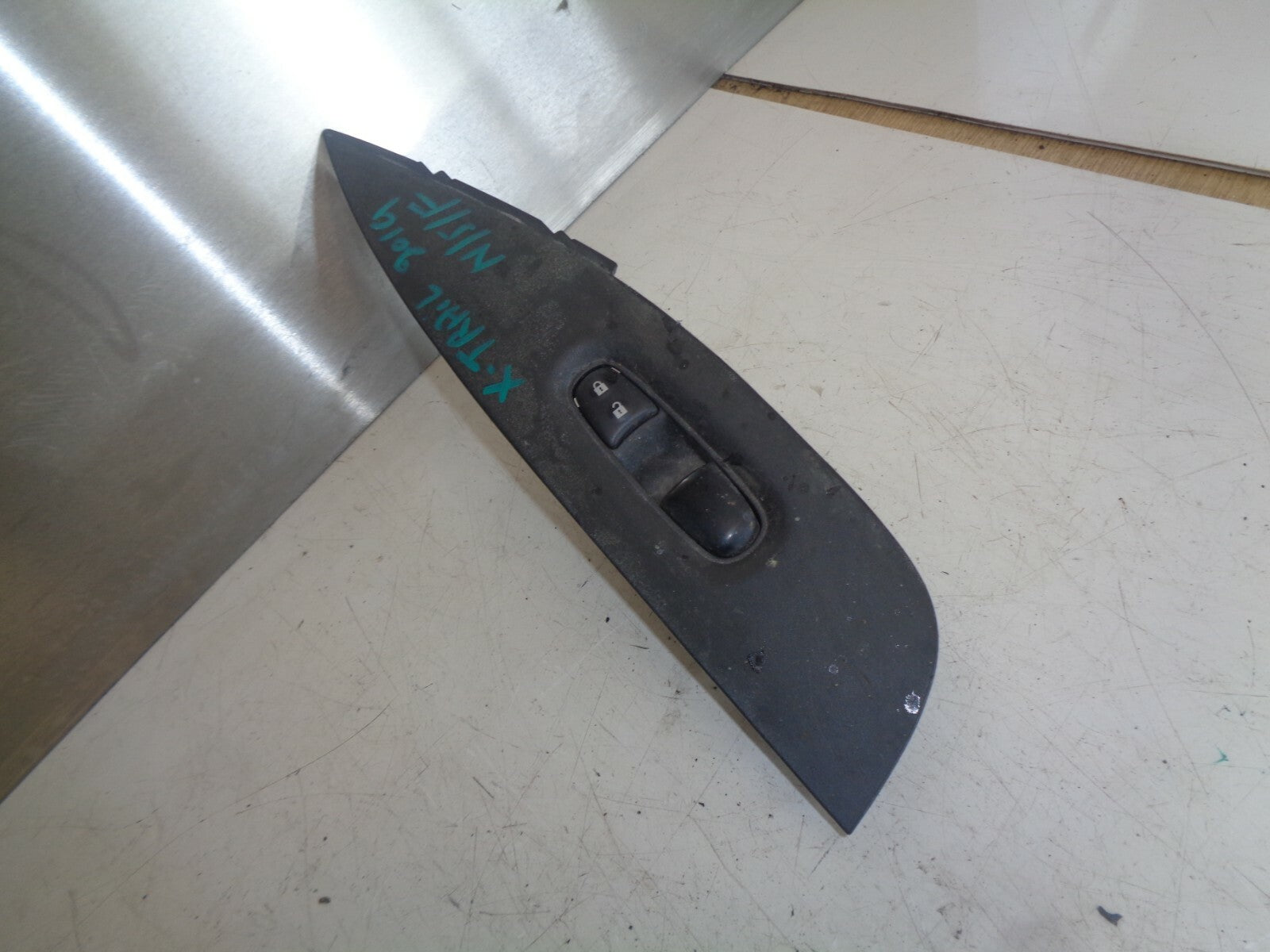 NISSAN XTRAIL MK3 FACELIFT 2019 NS PASSENGER SIDE FRONT WINDOW SWITCH 809614CE1A