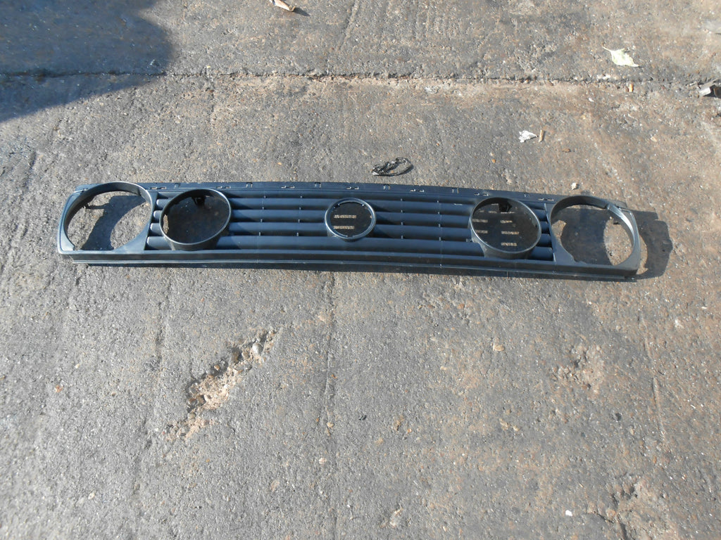 VOLKSWAGEN VW GOLF MK2 X 7 TWIN HEADLIGHT STYLE GRILL GRILLE DAMAGED JOB LOT
