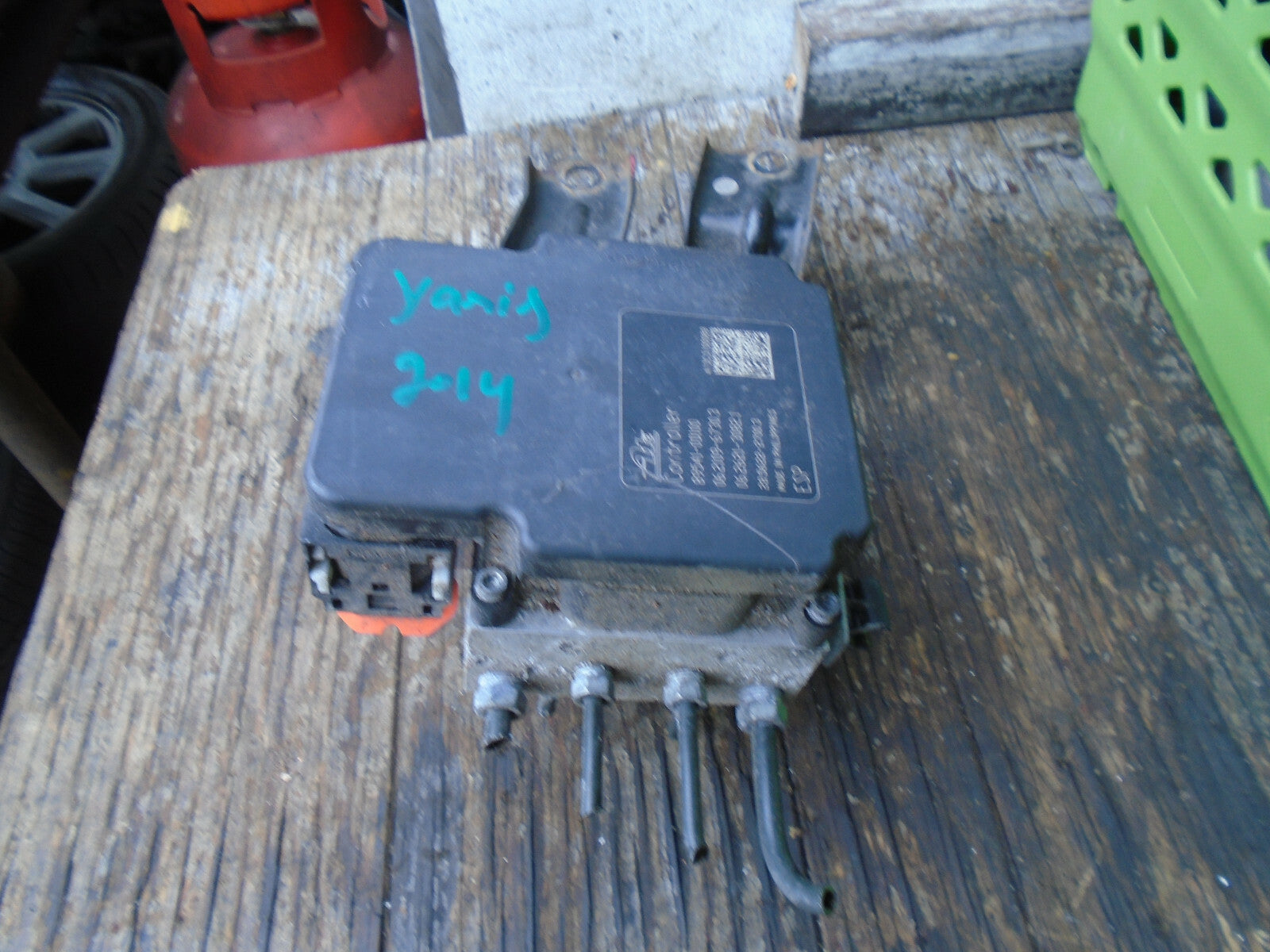 TOYOTA YARIS MK3 2014 1.3 PETROL ABS PUMP & MODULATOR 445400D020