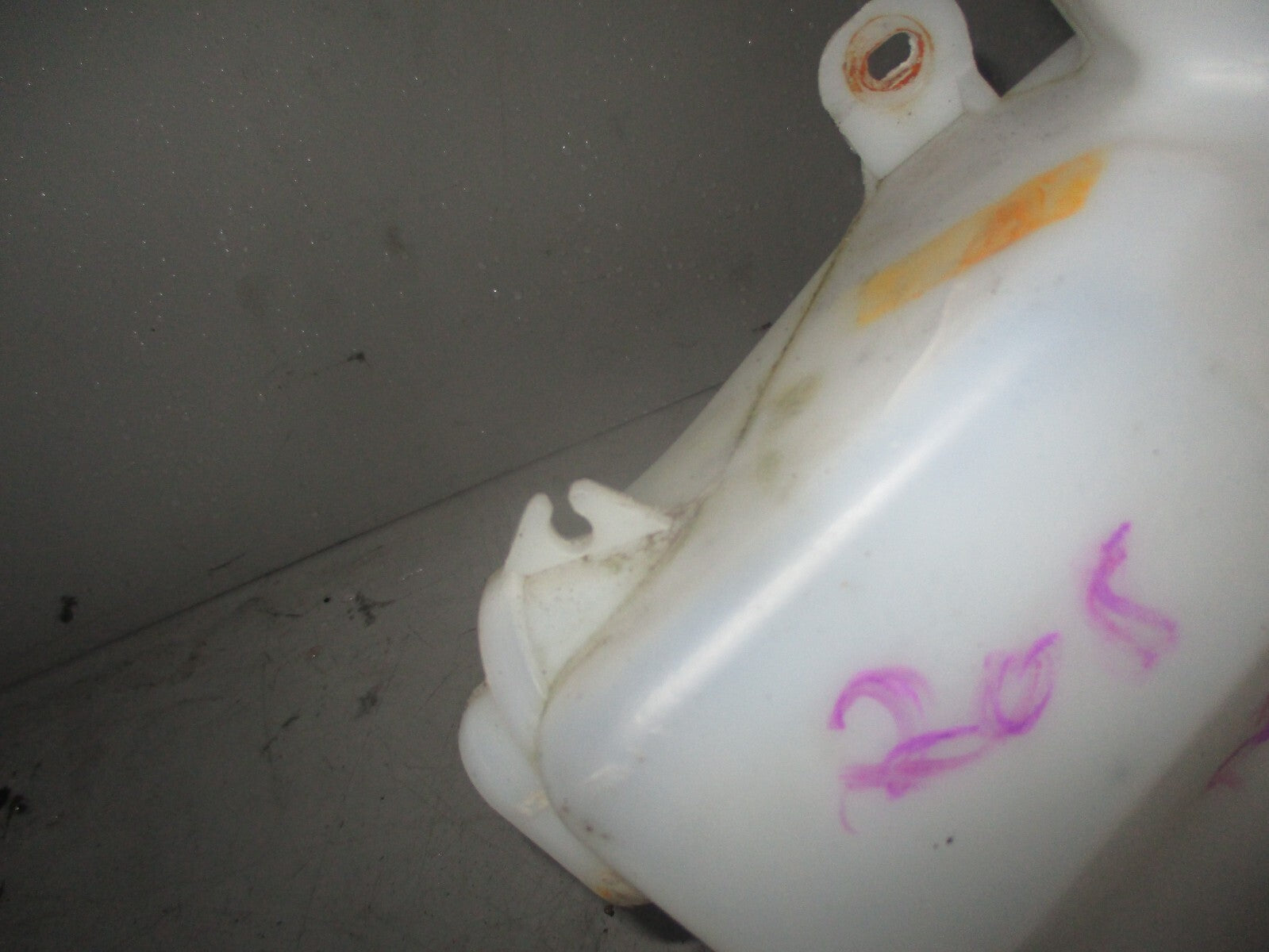 PEUGEOT 208 2017 WNDSCREEN WASHER BOTTLE & PUMP 9683988680