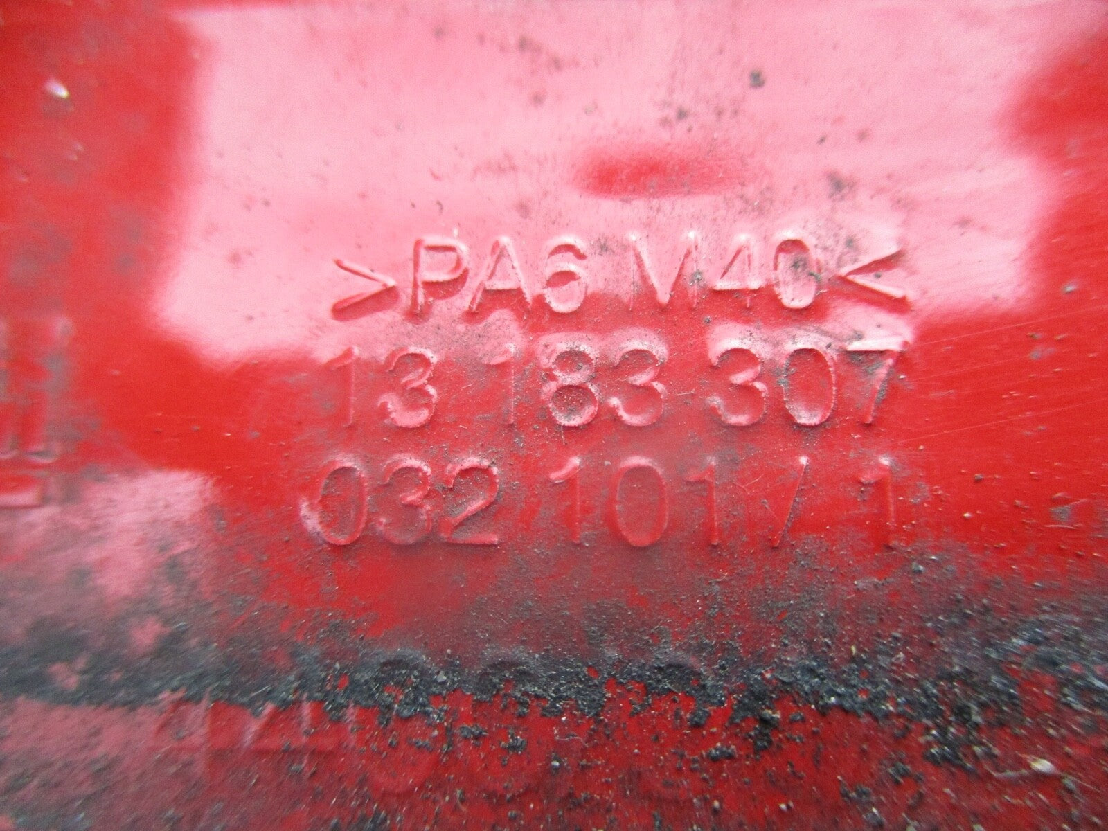 VAUXHALL CORSA D 1.3 DIESEL FUEL FILLER CAP 13 183 307 RED