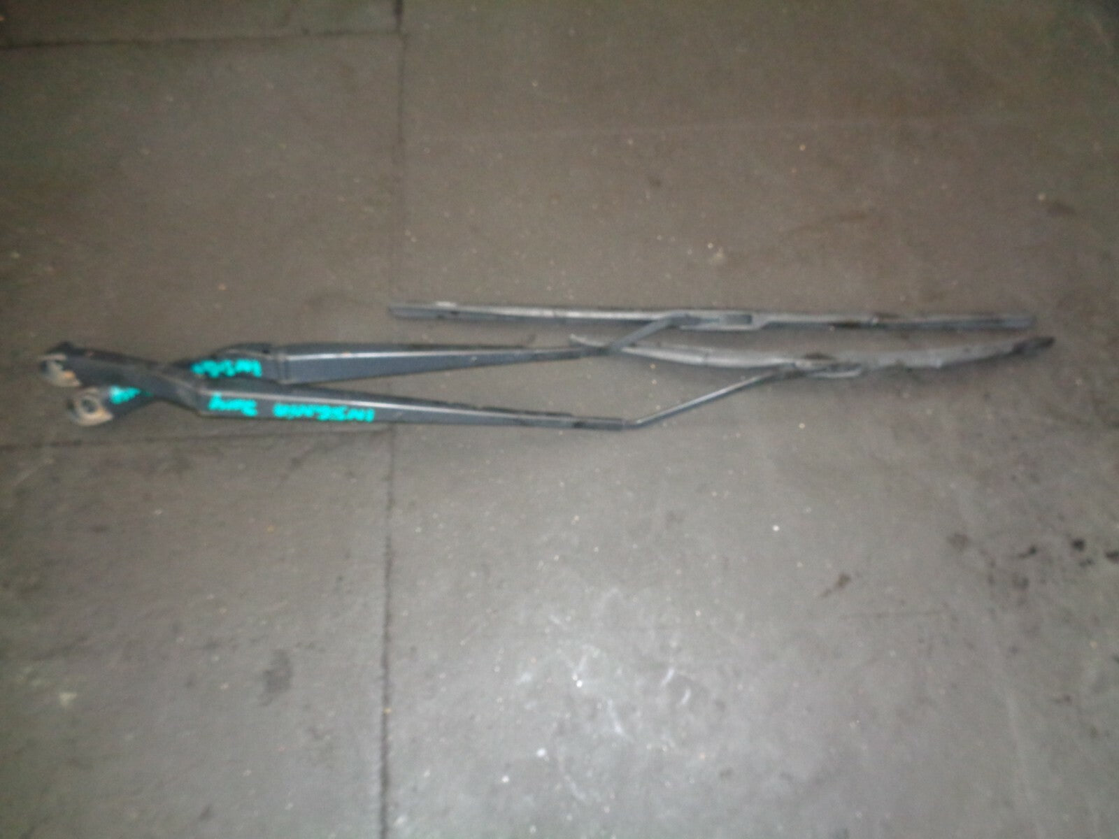 VAUXHALL INSIGNIA 2014 MK1 FRONT WINDSCREEN WIPER ARM 13227401