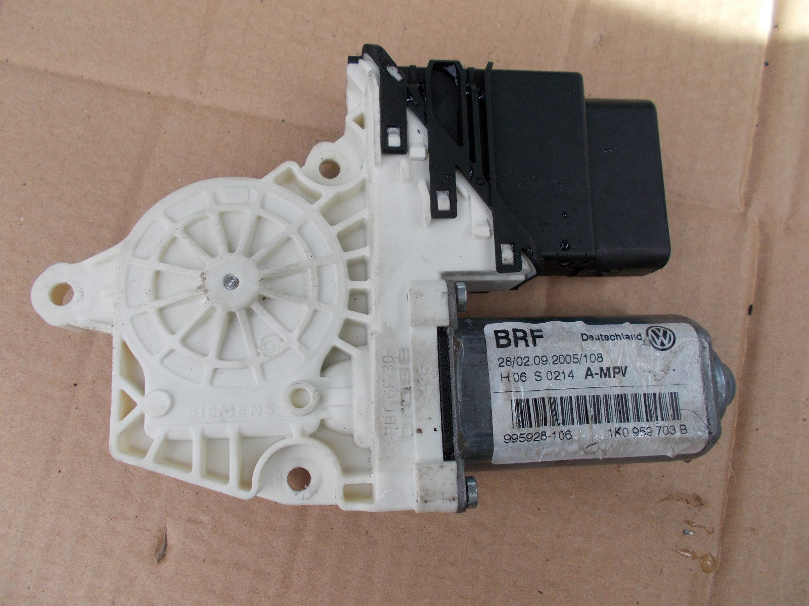 2010 VW TOURAN MK1  NSR PASSENGER SIDE REAR WINDOW REGULATOR MOTOR 1K0959703B