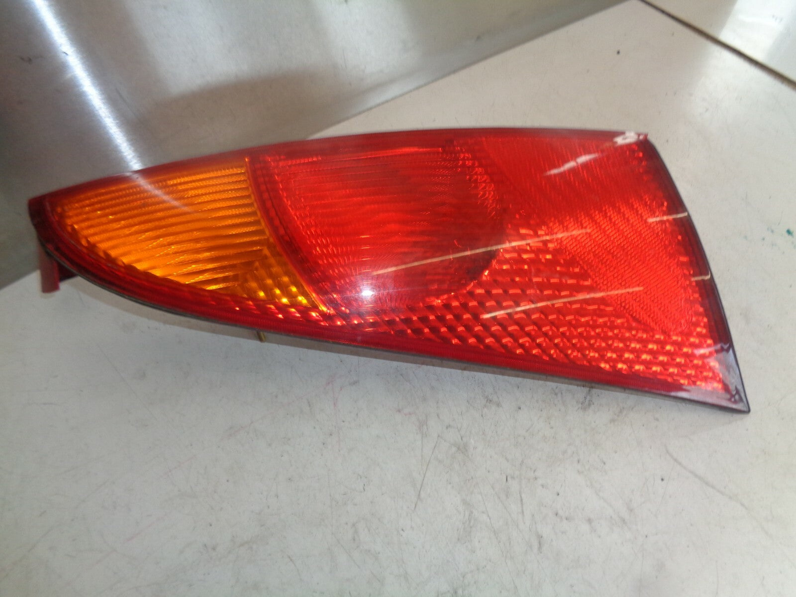 FORD FOCUS 2005 MK1 OSR DRIVER SIDE REAR TAIL LIGHT TAIL LAMP 1M5113404AC