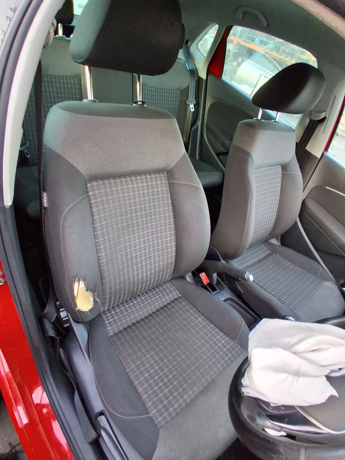 2017 VW VOLKSWAGEN POLO MK5 OSF DRIVER SIDE FRONT RIGHT COMPLETE FABRIC SEAT