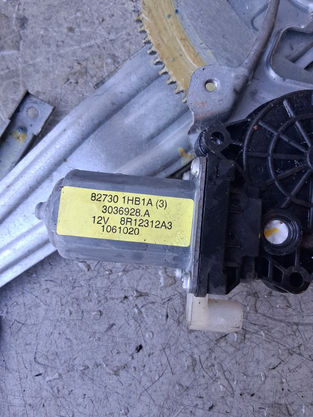 2016 NISSAN NOTE NSR PASSENGER SIDE REAR LEFT WINDOW MOTOR REGULATOR 827301HB1A