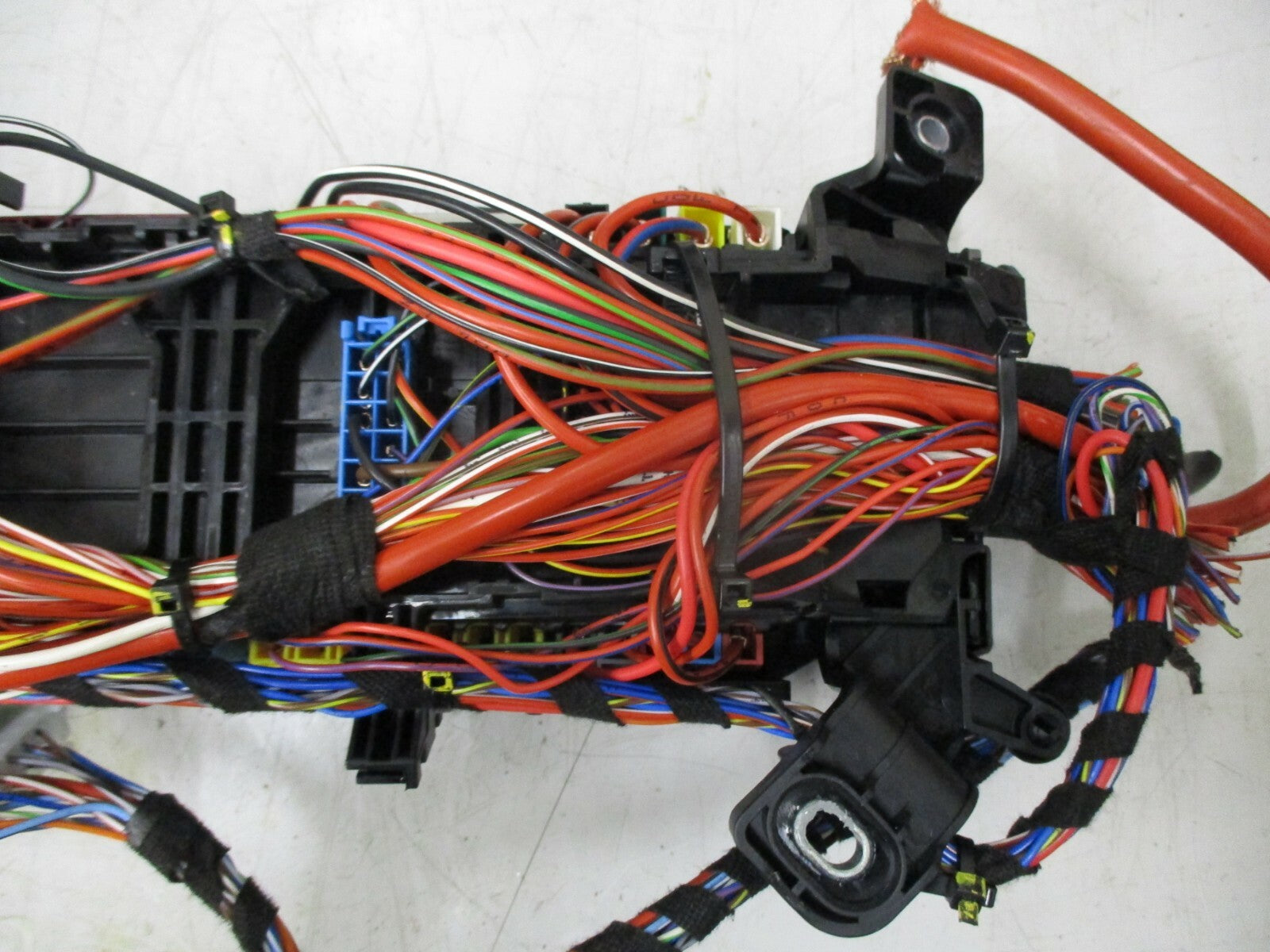 MERCEDES GLA220 2.1 170HP 2014 DIESEL UNDER BONNET FUSE RELAY BOX A2465400140