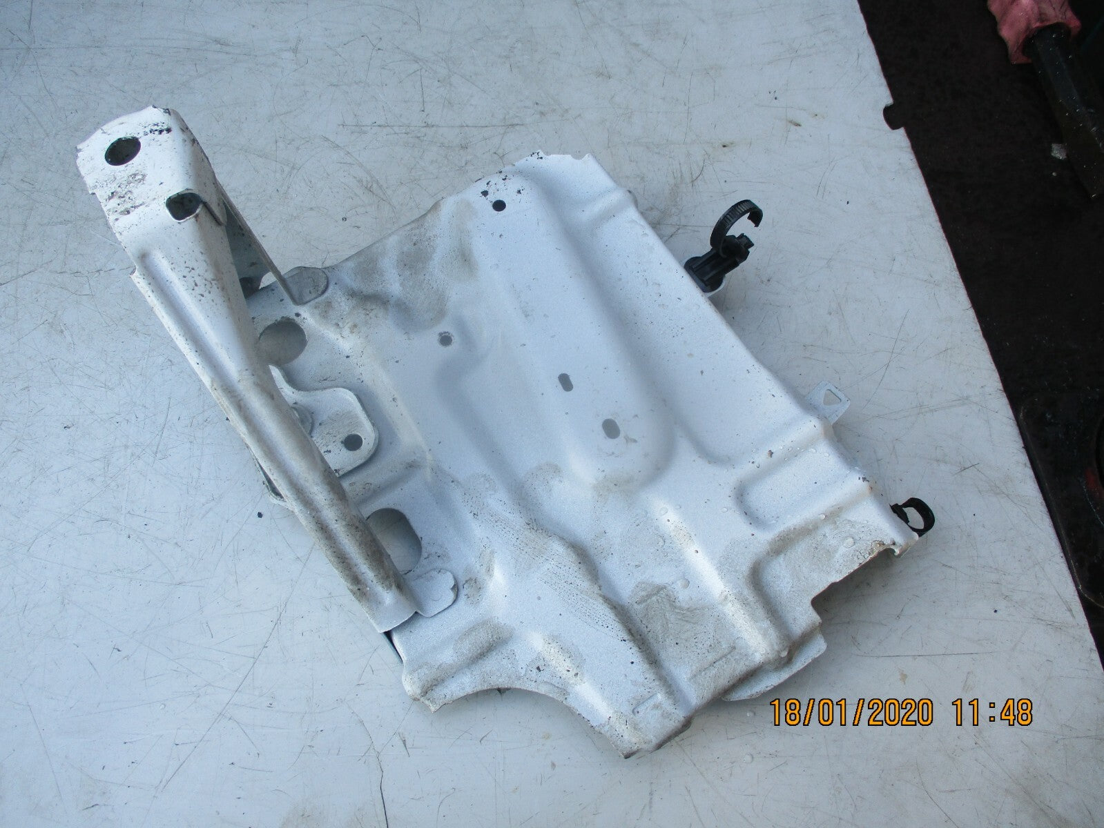 TOYOTA AYGO 2019 ENGINE BAY BATTERY TRAY SUPPORT MOUNT BRACKET 53771