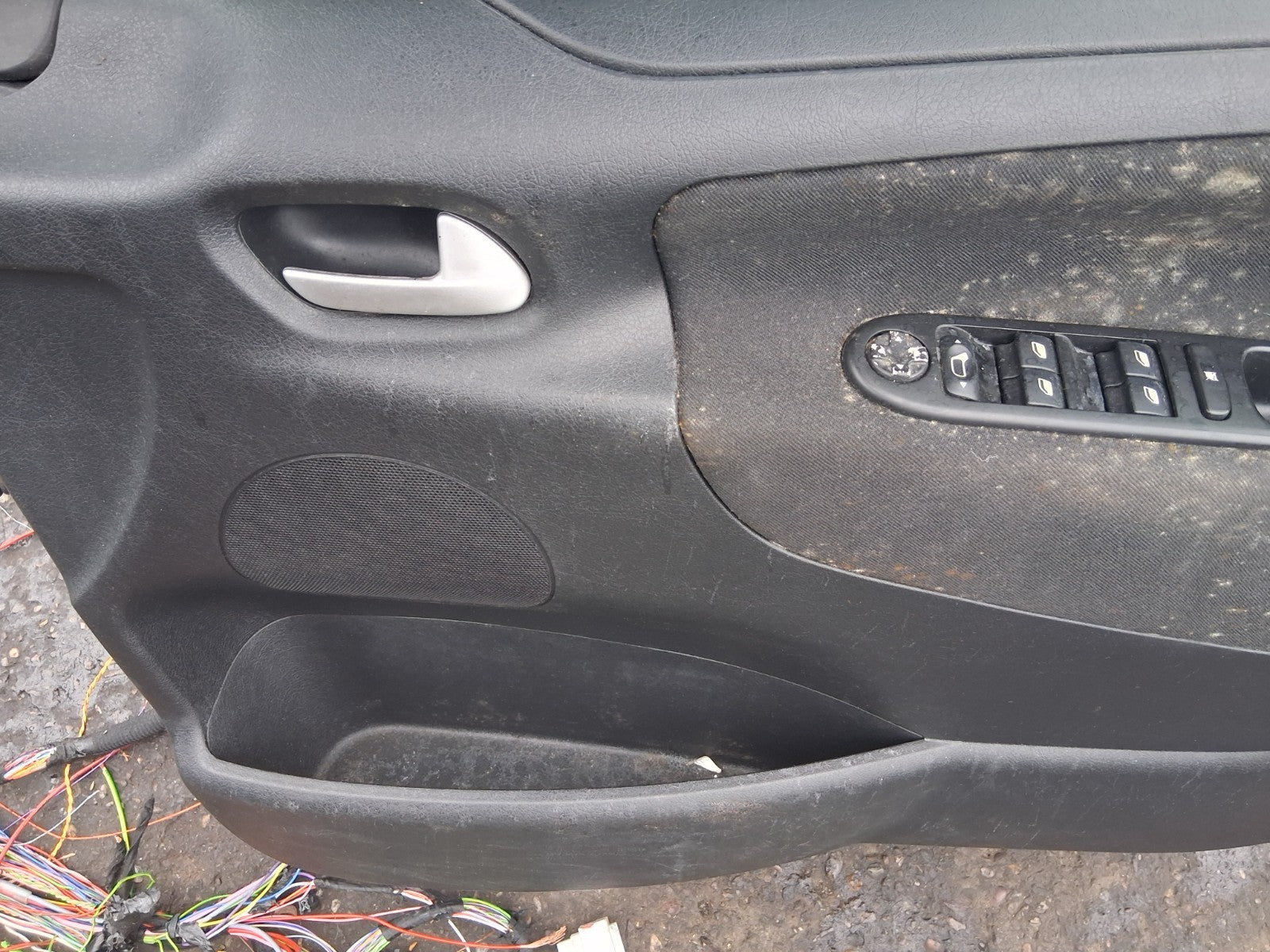 2012 PEUGEOT 207 OSF DRIVER SIDE FRONT RIGHT COMPLETE DOOR WITH WING MIRROR