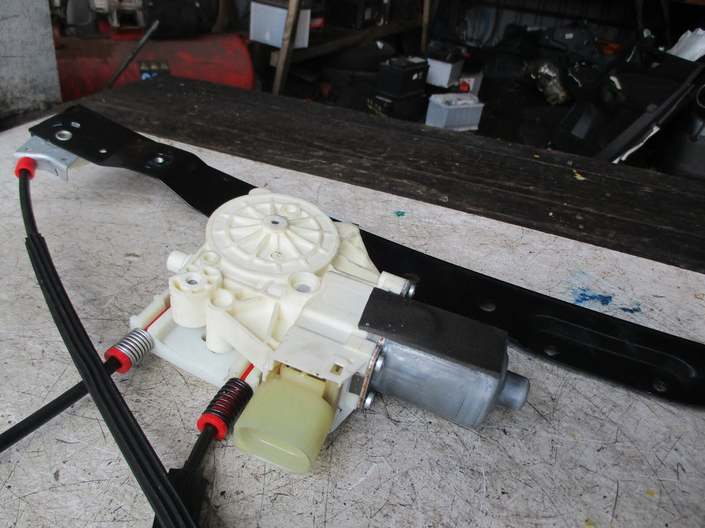 FORD MONDEO 2019 NSR PASSENGER SIDE REAR WINDOW MOTOR & REGULATOR C04397101