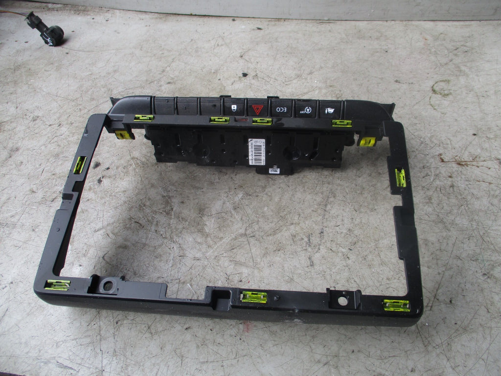 2023 RENAULT MASTER HAZARD LIGHTS CONTROL BUTTON SWITCH PANEL E1166690