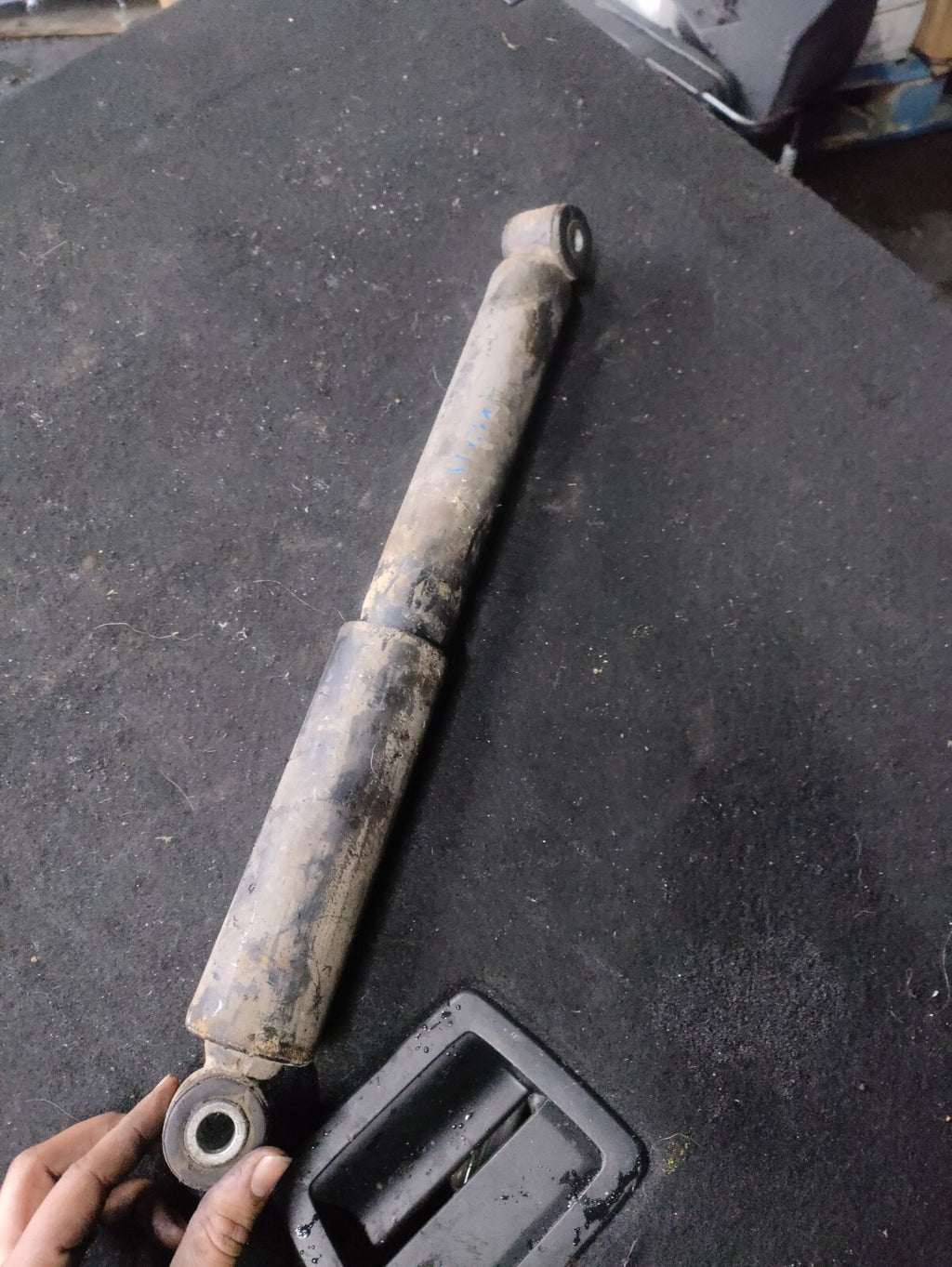 2020 MERCEDES BENZ SPRINTER W907 OSR DRIVER SIDE REAR SHOCK A9073203500