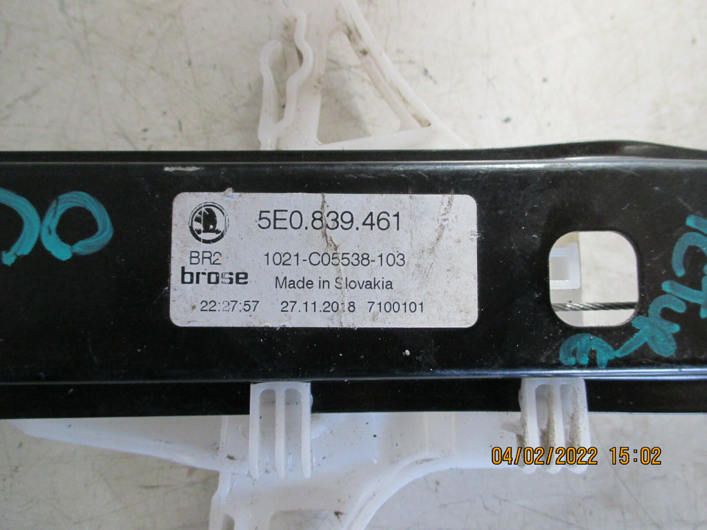 SKODA OCTAVIA 2019 NSR PASSENGER SIDE REAR WINDOW REGULATOR MOTOR 5E0839461 BENT