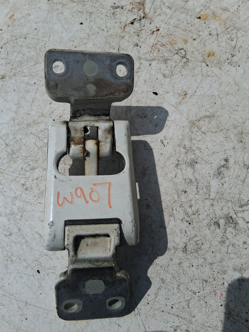 2020 MERCEDES BENZ SPRINTER W907 REAR UPPER RIGHT DRIVER DOOR HINGE A9107406400
