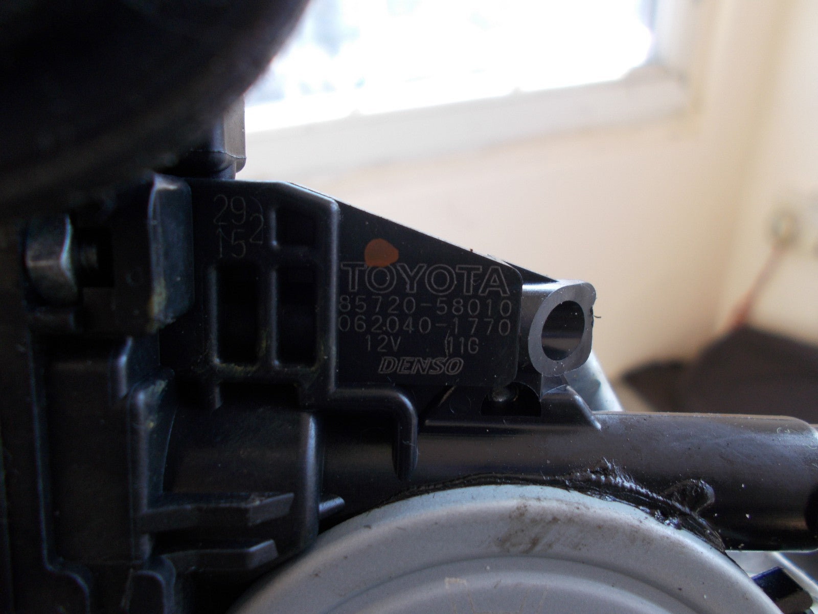LEXUS IS XE20 (MK2) NSF PASSENGER SIDE FRONT WINDOW REGULATOR 85730-58010