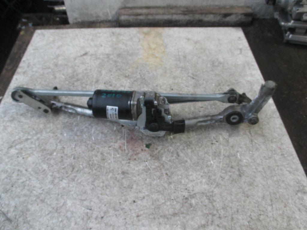 BMW 3 SERIES 2010 E90 FRONT WIPER MOTOR WITH LINKAGE 697826401