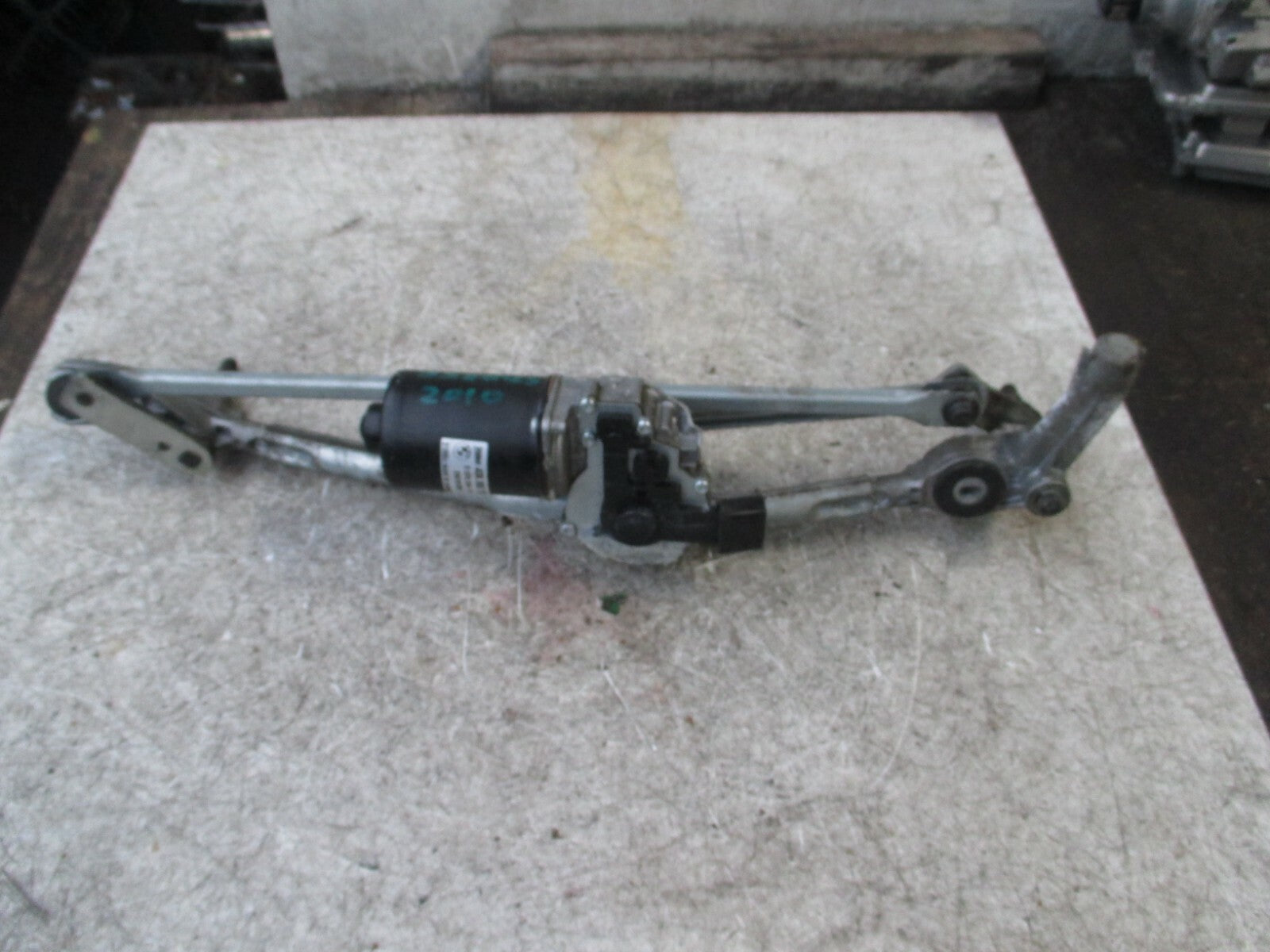 BMW 3 SERIES 2010 E90 FRONT WIPER MOTOR WITH LINKAGE 697826401