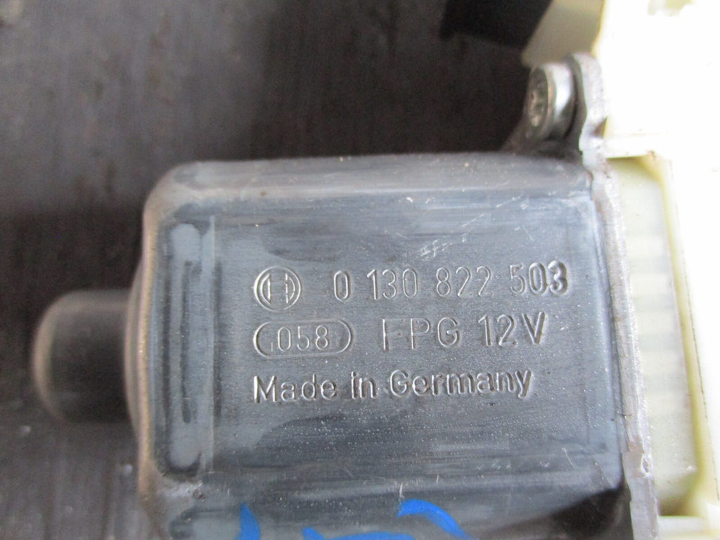 MERCEDES-BENZ C CLASS W204 2014 LEFT FRONT MOTOR REGULATOR A2048200142