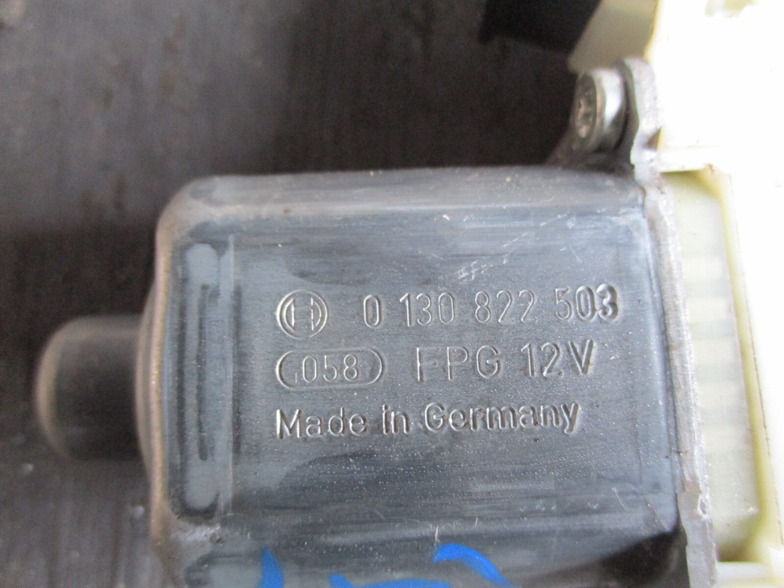 MERCEDES-BENZ C CLASS W204 2014 LEFT FRONT MOTOR REGULATOR A2048200142