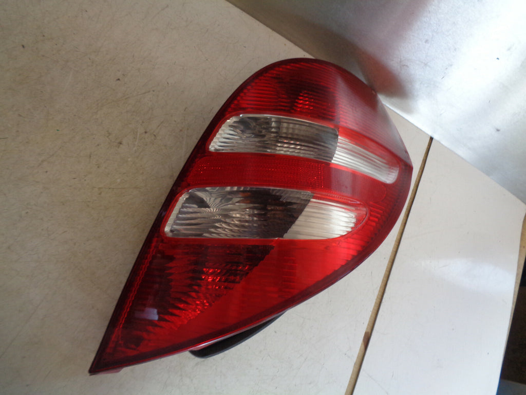 MERCEDES BENZ A CLASS W169 OSR DRIVER SIDE REAR TAIL LIGHT A1698200464R