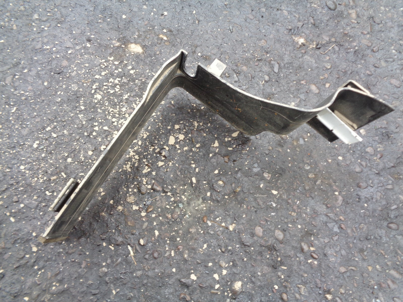 LAND ROVER DISCOVERY 2005 3 LR3 BATTERY TRAY HOLDER PAD DWM500031