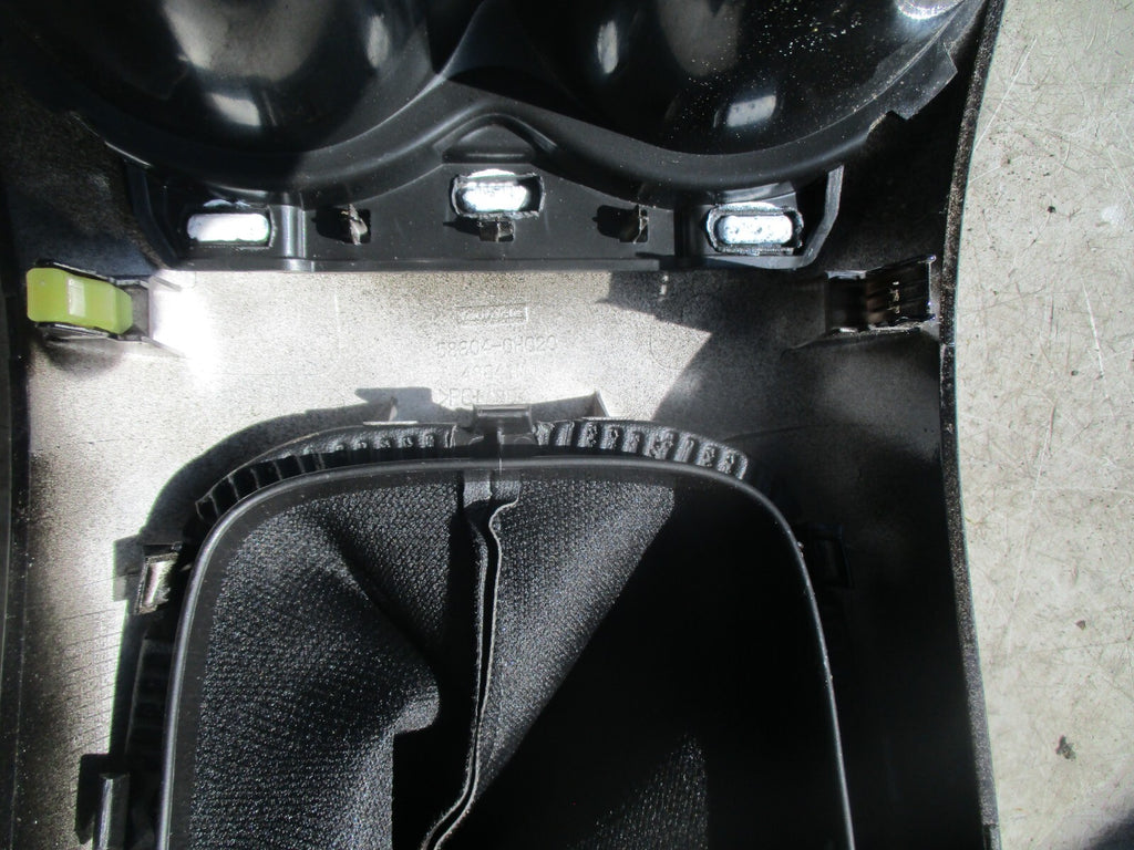 2019 PEUGEOT 108 GEAR STICK SURROUND TRIM CENTRE CONSOLE CUP HOLDER 588040H02