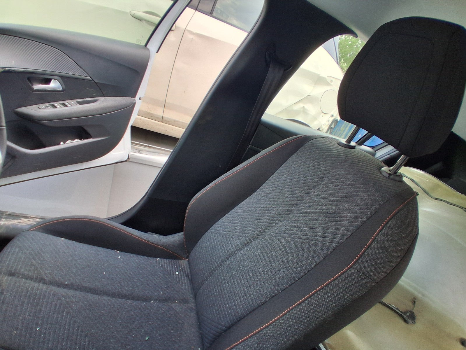PEUGEOT 208 MK2 2025 OSF DRIVER SIDE FRONT COMPLETE SEAT FABRIC