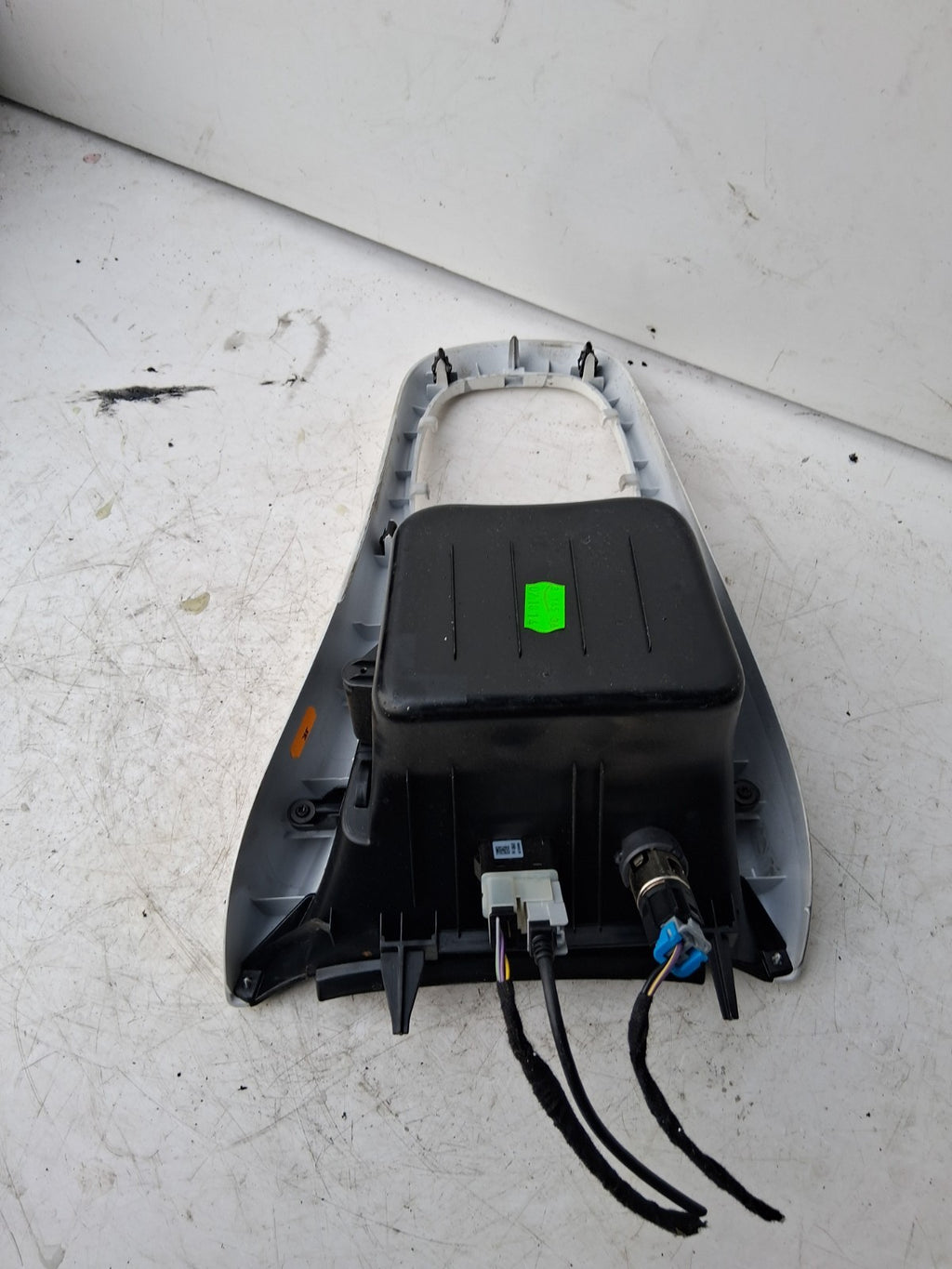 2015 VAUXHALL ADAM CENTRE CONSOLE WHITE 300261401