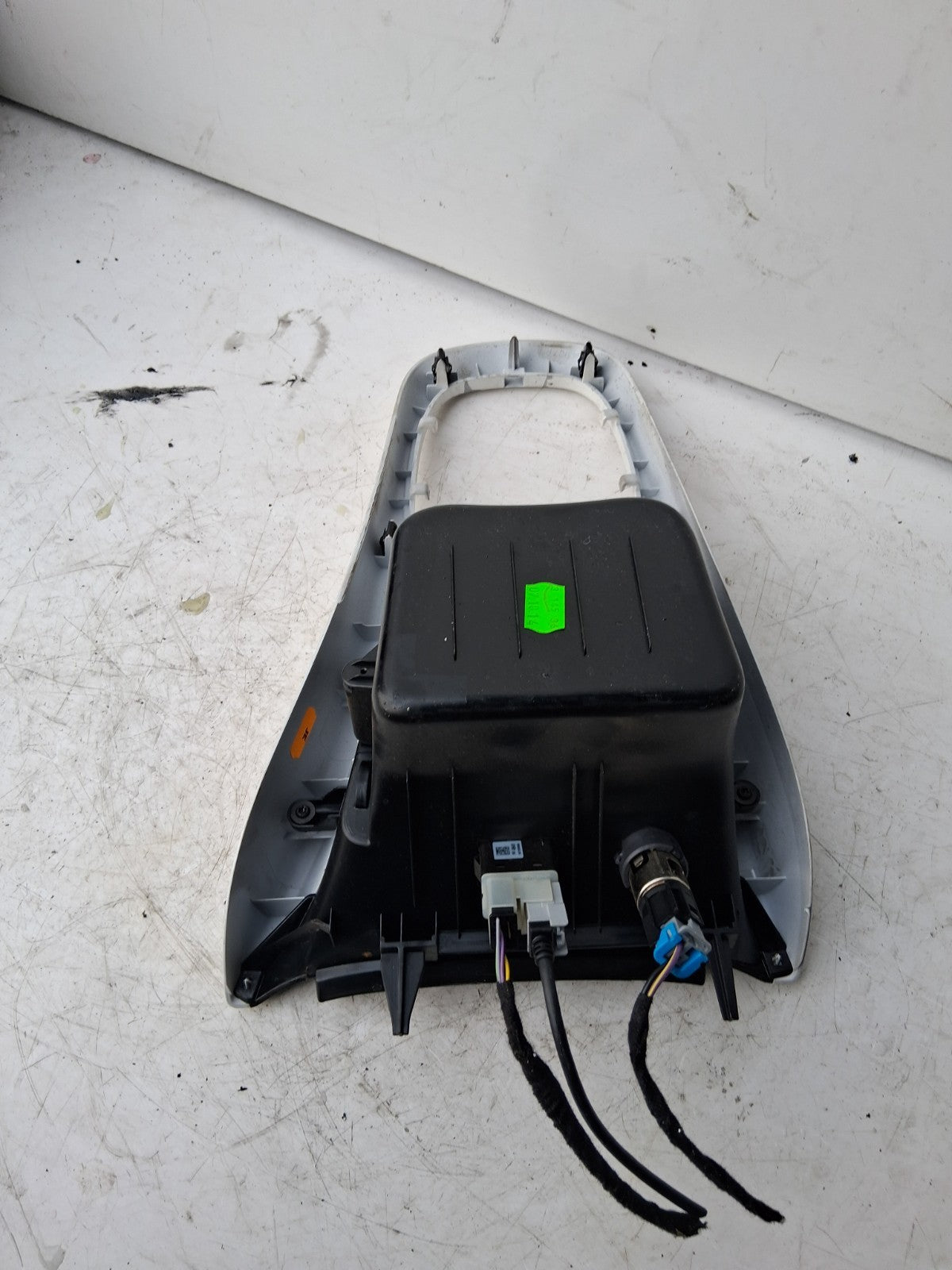2015 VAUXHALL ADAM CENTRE CONSOLE WHITE 300261401