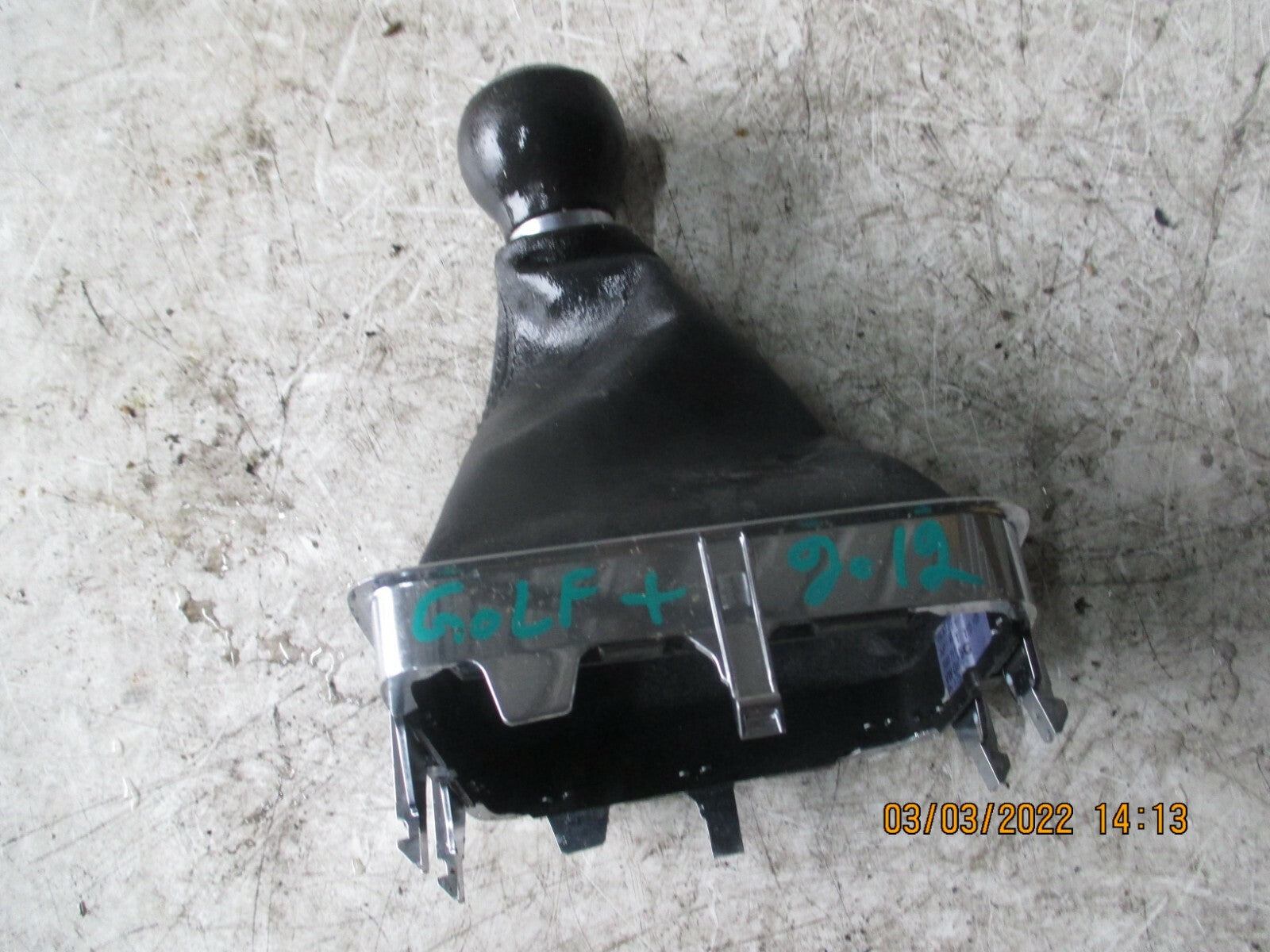 VOLKSWAGEN GOLF PLUS 2012 5 SPEED GEAR KNOB & GAITER 5M0711456C