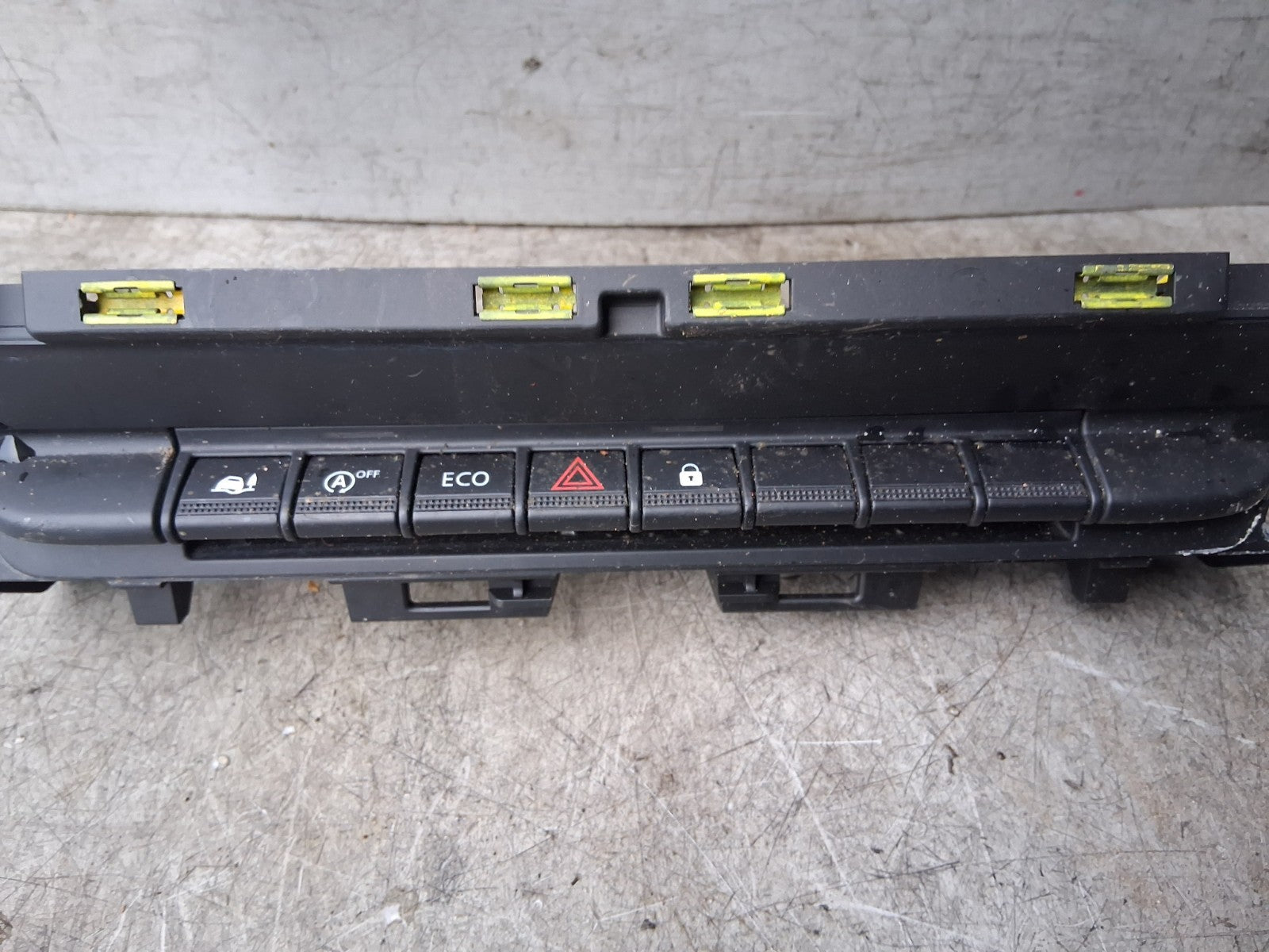 2020 RENAULT MASTER MK3 RADIO CD PLAYER HAZARD BUTTON TRIM COVER 283E81404R
