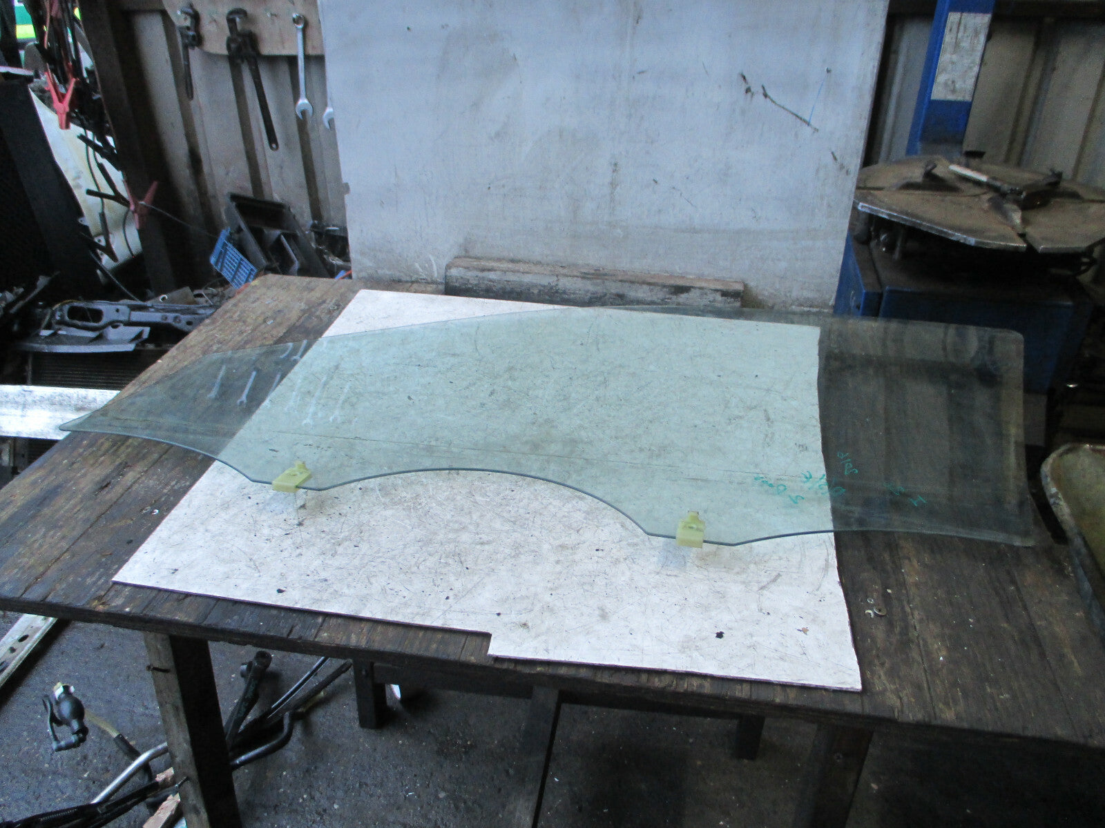 HYUNDAI i20 MK1 3 DOOR OS DRIVER SIDE DOOR WINDOW GLASS