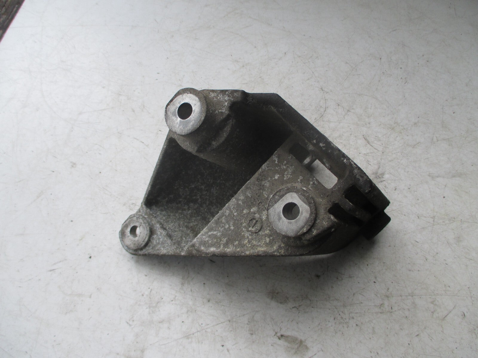 NISSAN JUKE 2013 ENGINE MOUNT BRACKET ASSEMBLY UNIT