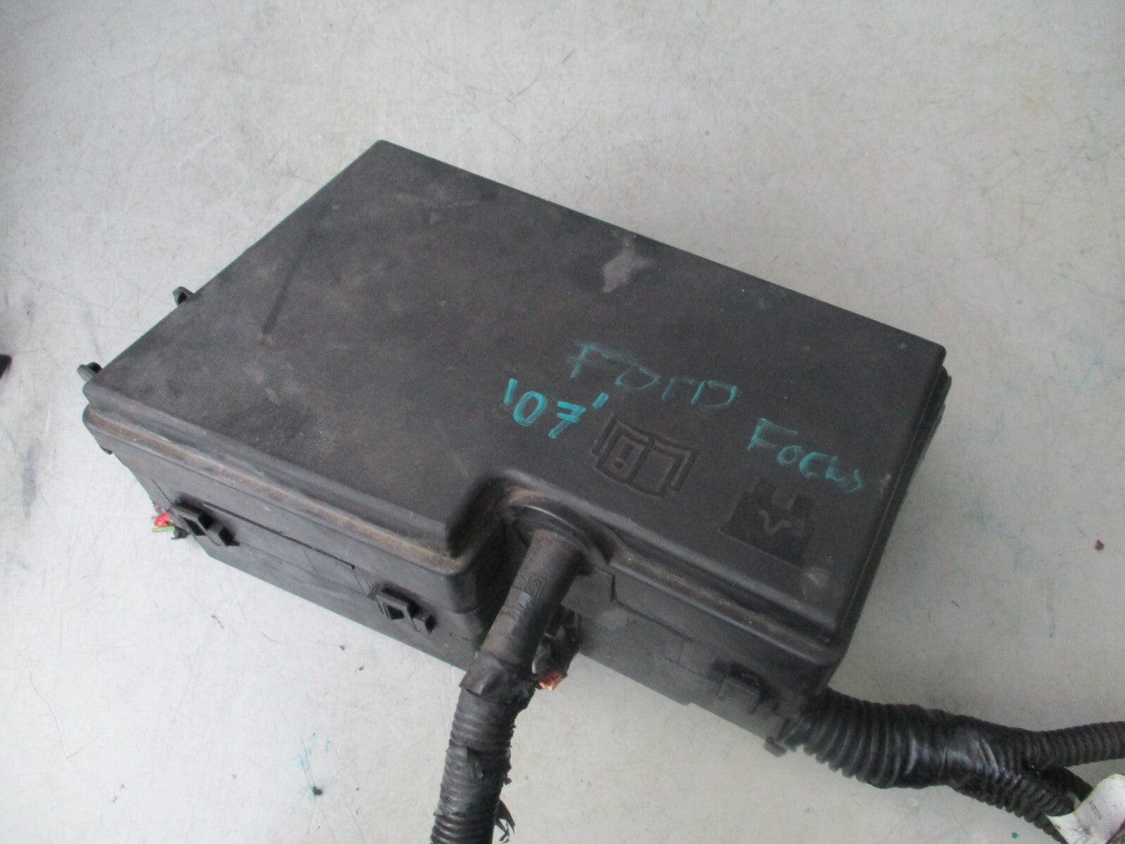 FORD FOCUS MK2 2007 1.6 DIESEL UNDER BONNET FUSE BOX 3M5T14A067BC